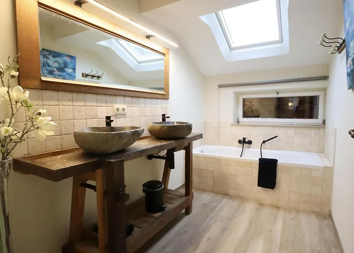 Leora Cosy Holiday home *